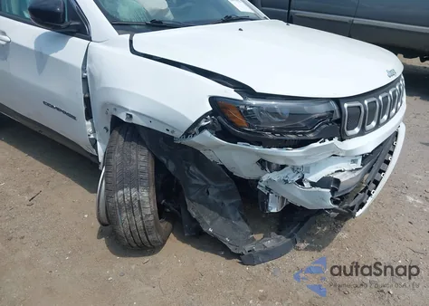 2022 Jeep Compass Latitude 4X4 from USA, damaged, VIN 3C4NJDBB9NT131396